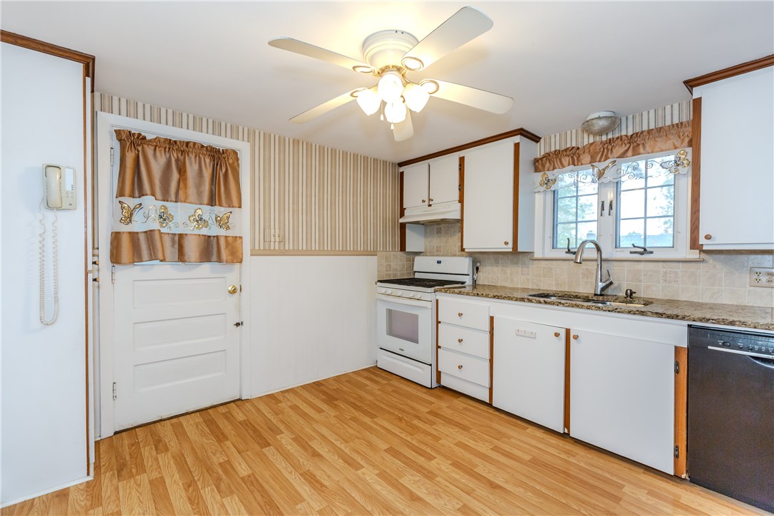 19 Coulters Road Cranston, RI 02920 - Photo 10 of 42