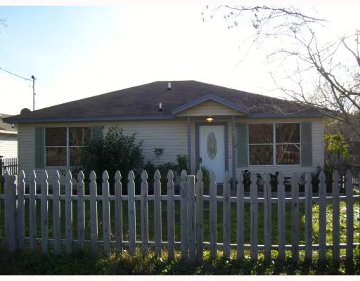 a front view of house with yard