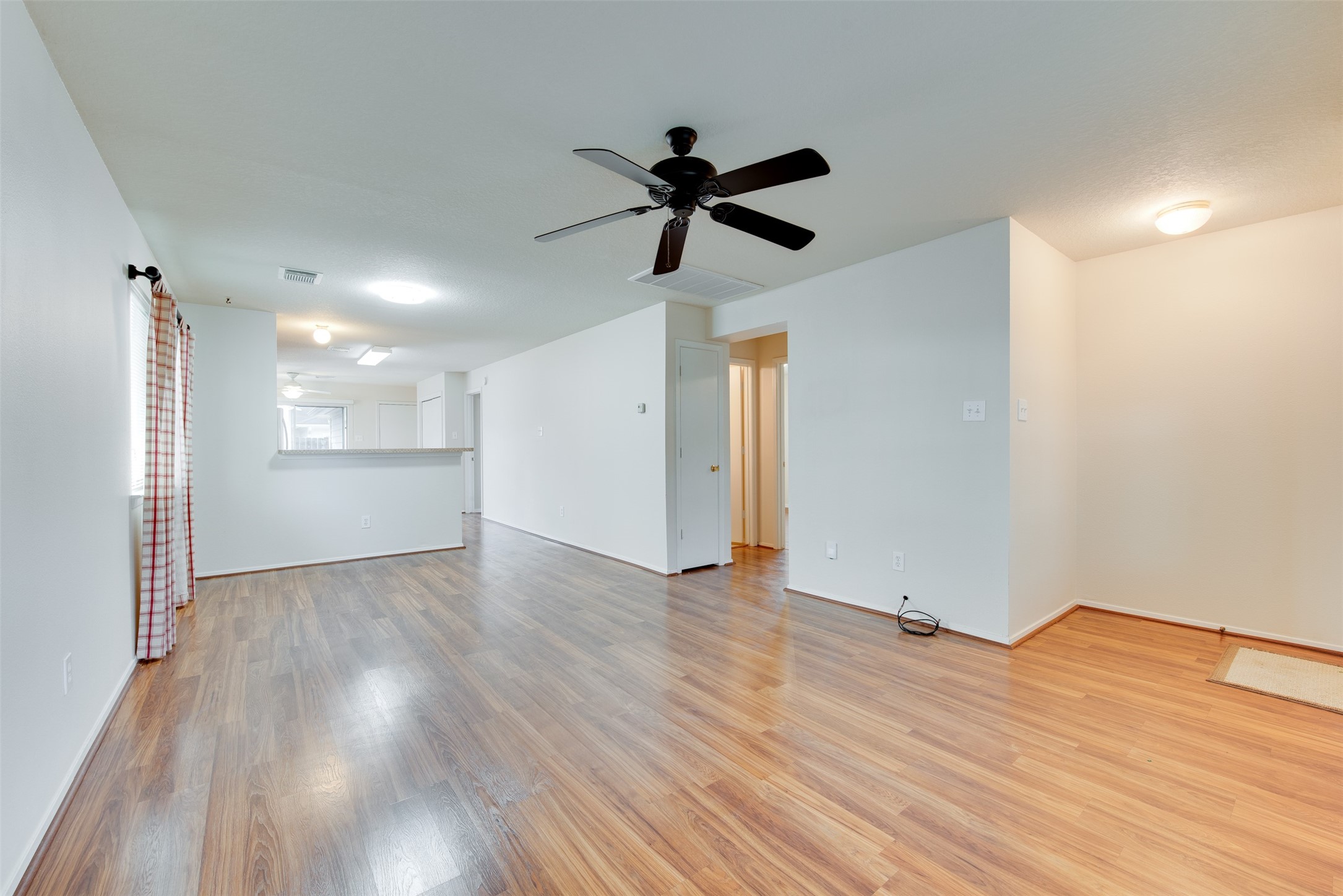 6129 Lone Prairie Way Katy, TX 77449 - Photo 4 of 28 Gallery Image 4