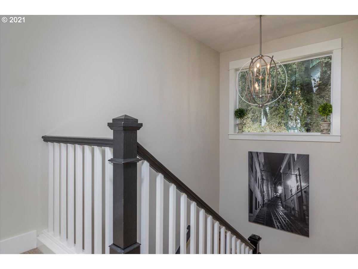 4412 Southwest Shattuck Road Portland, OR 97221 - Photo 14 of 32 Gallery Image 14