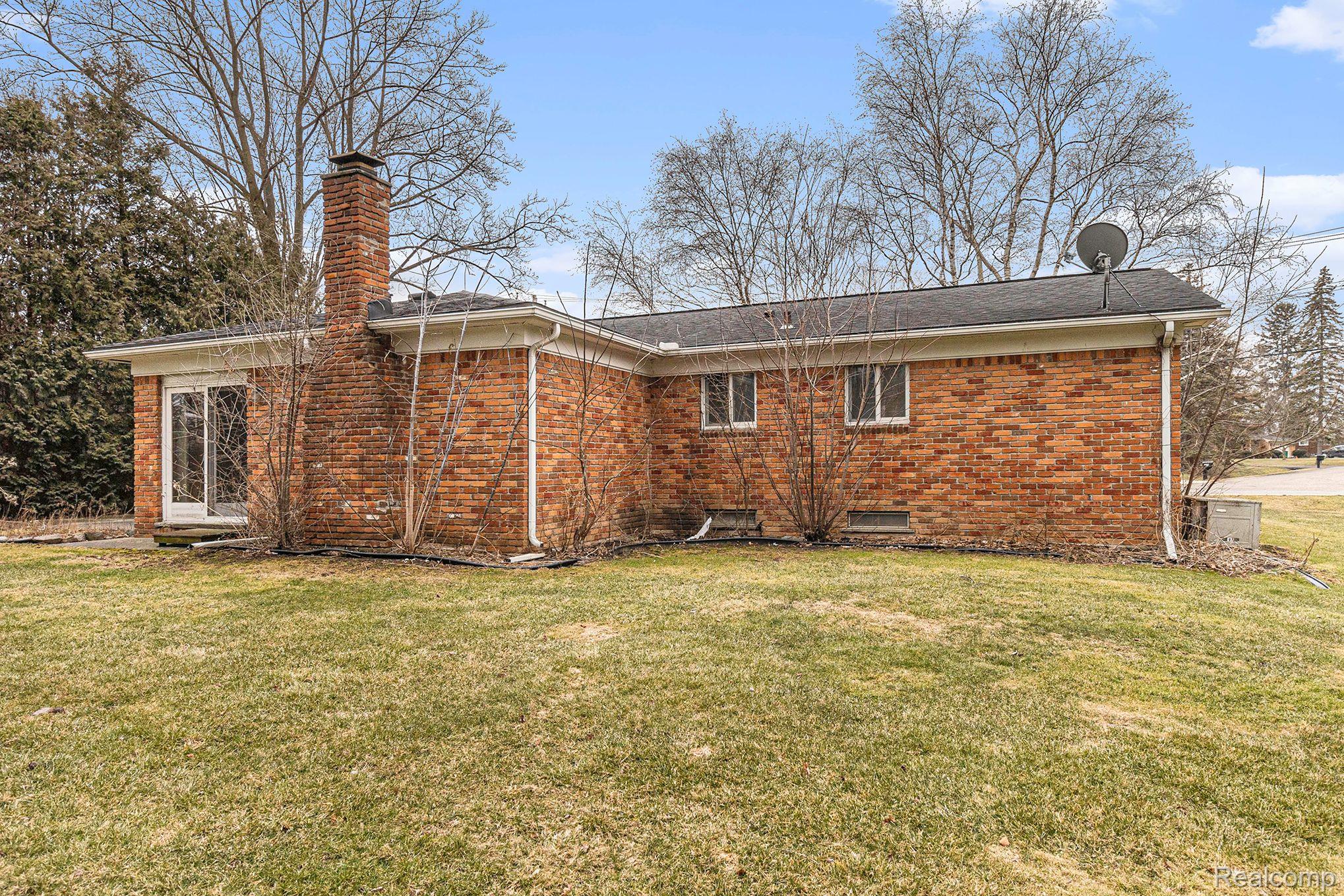 28090 Ridgebrook Road Farmington, MI 48334 - Photo 5 of 30 Rear Yard