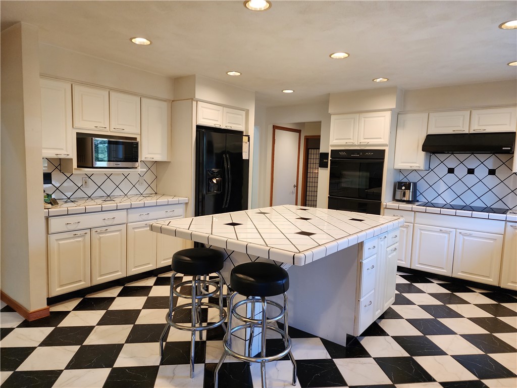 18 Isthmus Road Foster, RI 02825 - Photo 13 of 34 Top of the line appliances