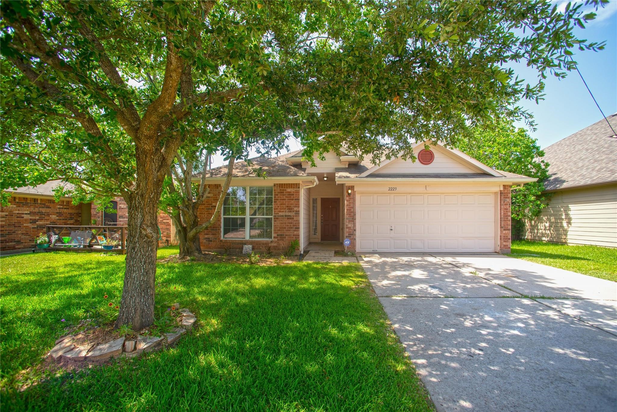 2223 Shady Pine Drive Conroe, TX 77301 - Photo 2 of 15