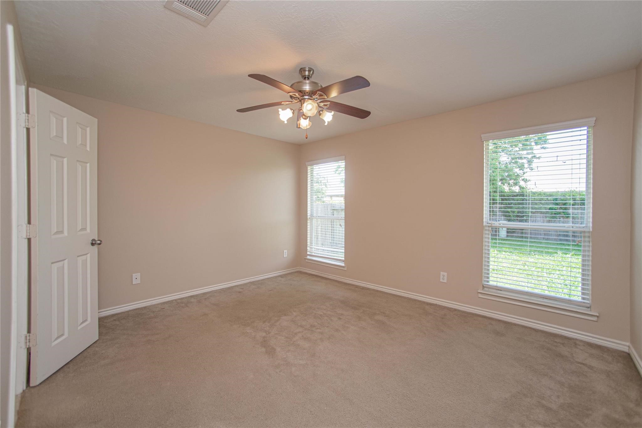 2223 Shady Pine Drive Conroe, TX 77301 - Photo 8 of 15