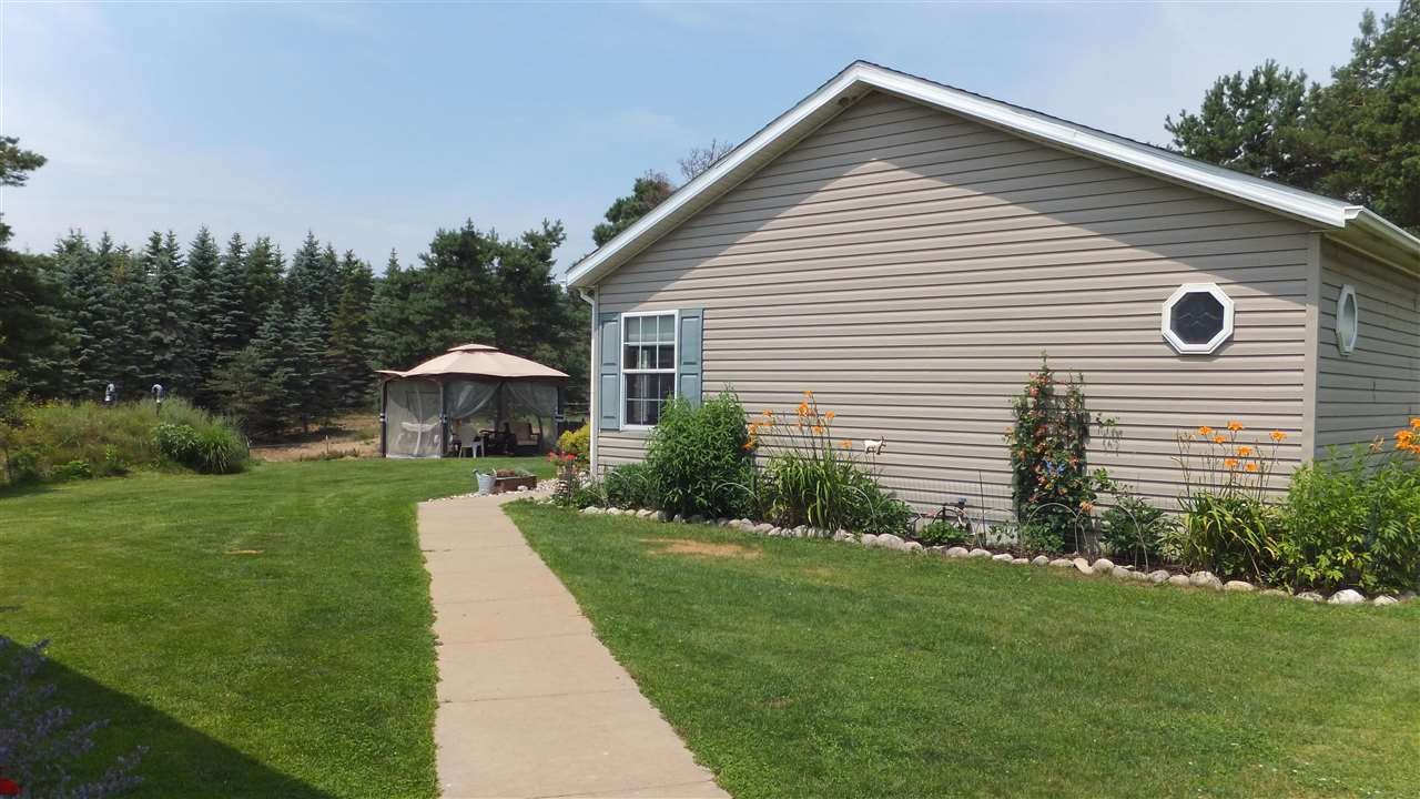 9529 North 11 Road Mesick, MI 49668 - Photo 6 of 39 1890032-5.JPG