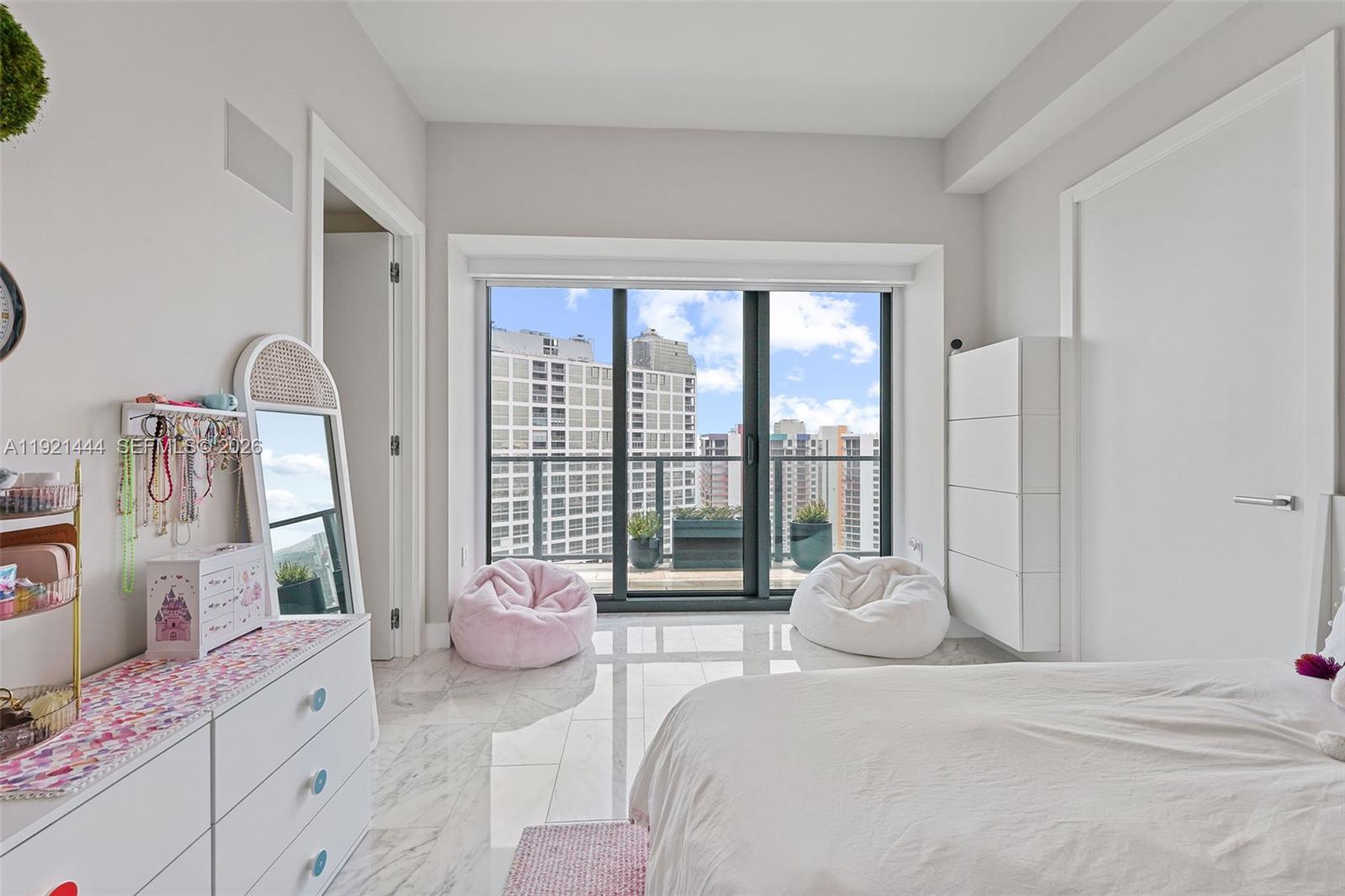 1451 Brickell Avenue, Unit 2802 Miami, FL 33131 - Photo 11 of 38