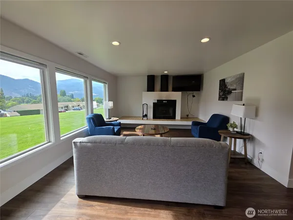 $1 | 1 Lodge 630-l Manson Wa 98831, Manson, WA 98831