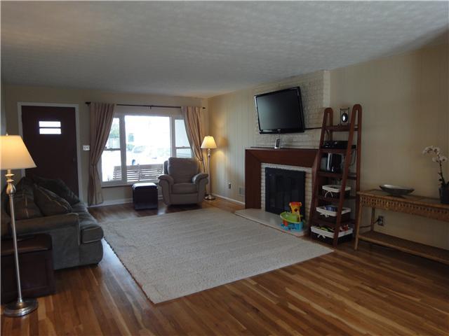 2105 Kentwell Road Columbus, OH 43221 - Photo 4 of 25