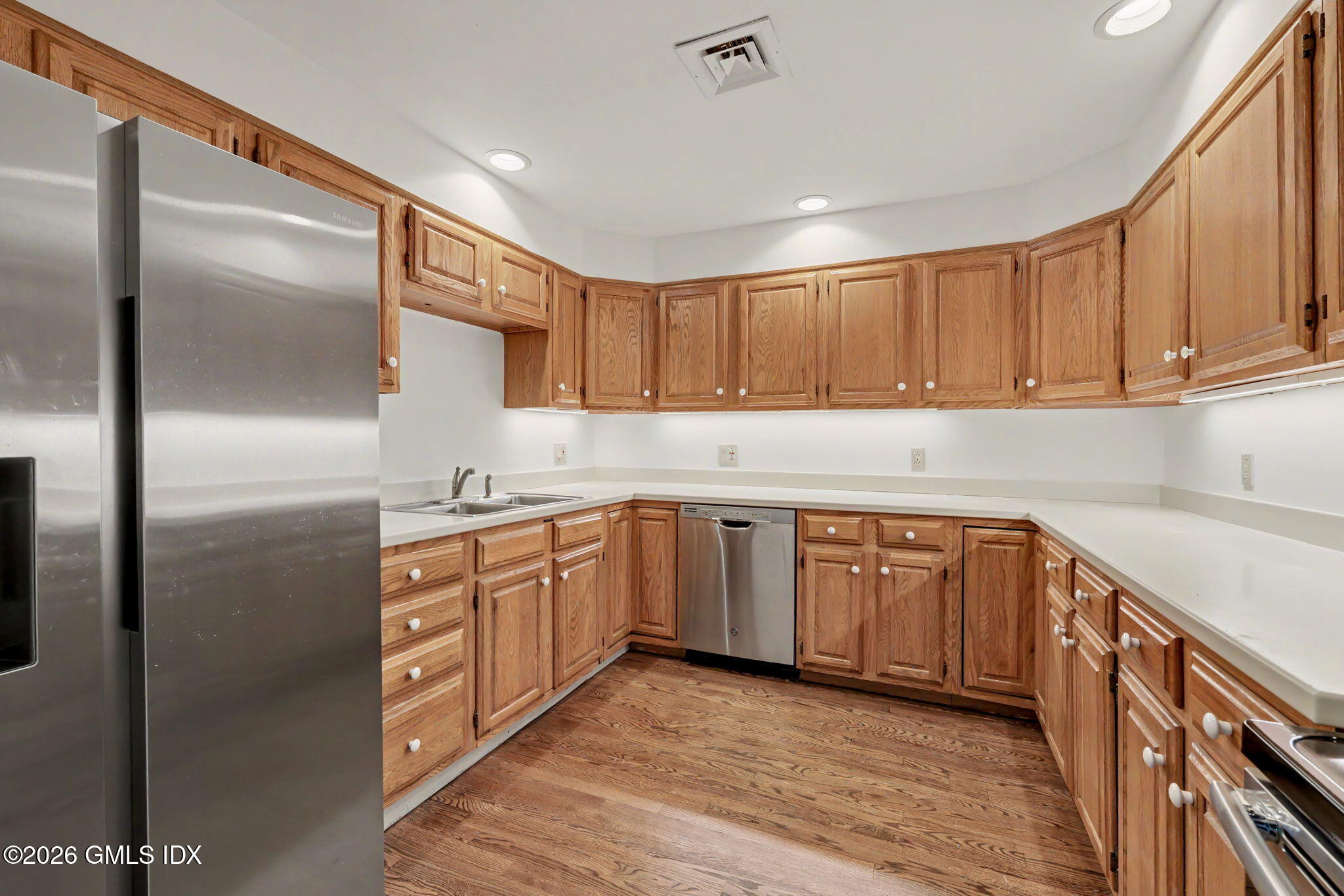 124 Mason Street, Unit 1 Greenwich, CT 06830 - Photo 10 of 24 16-web-or-mls-124-mason-st-unit-1