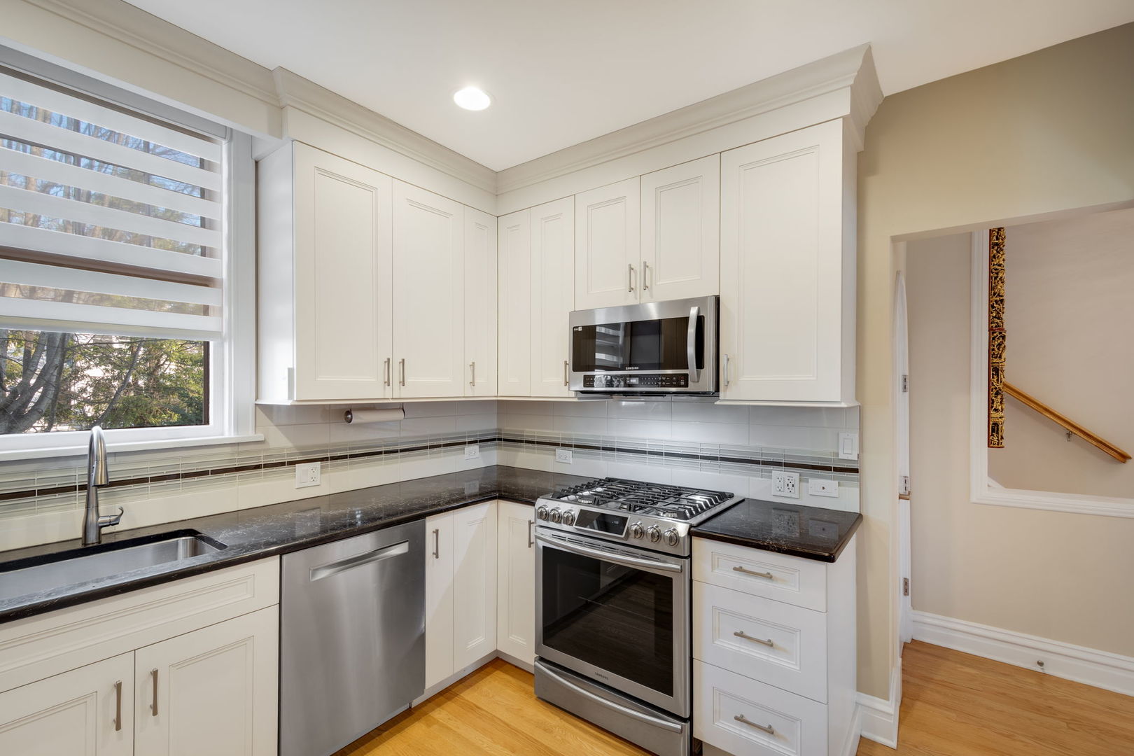 2509 Pioneer Road Evanston, IL 60201 - Photo 8 of 30