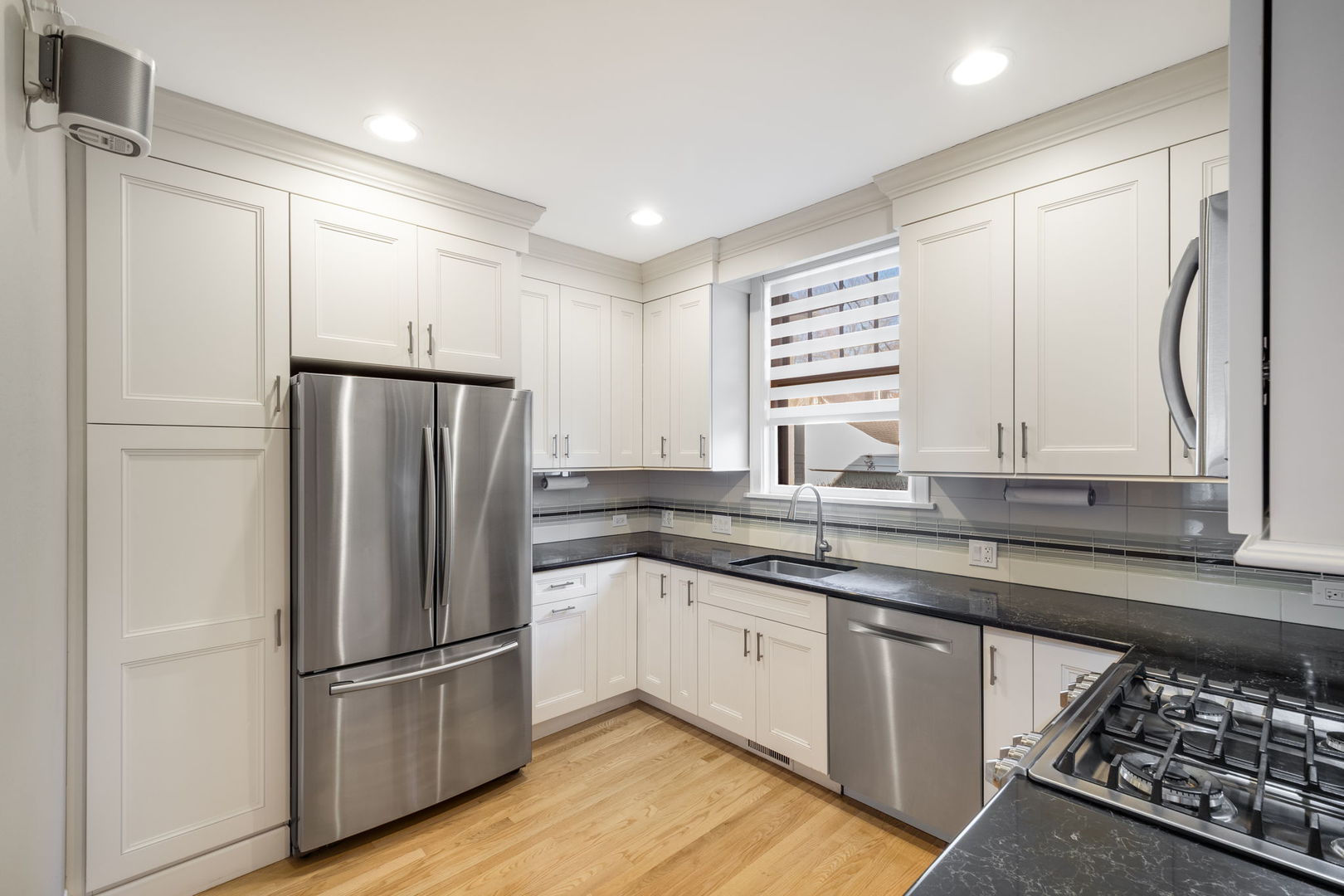 2509 Pioneer Road Evanston, IL 60201 - Photo 9 of 30