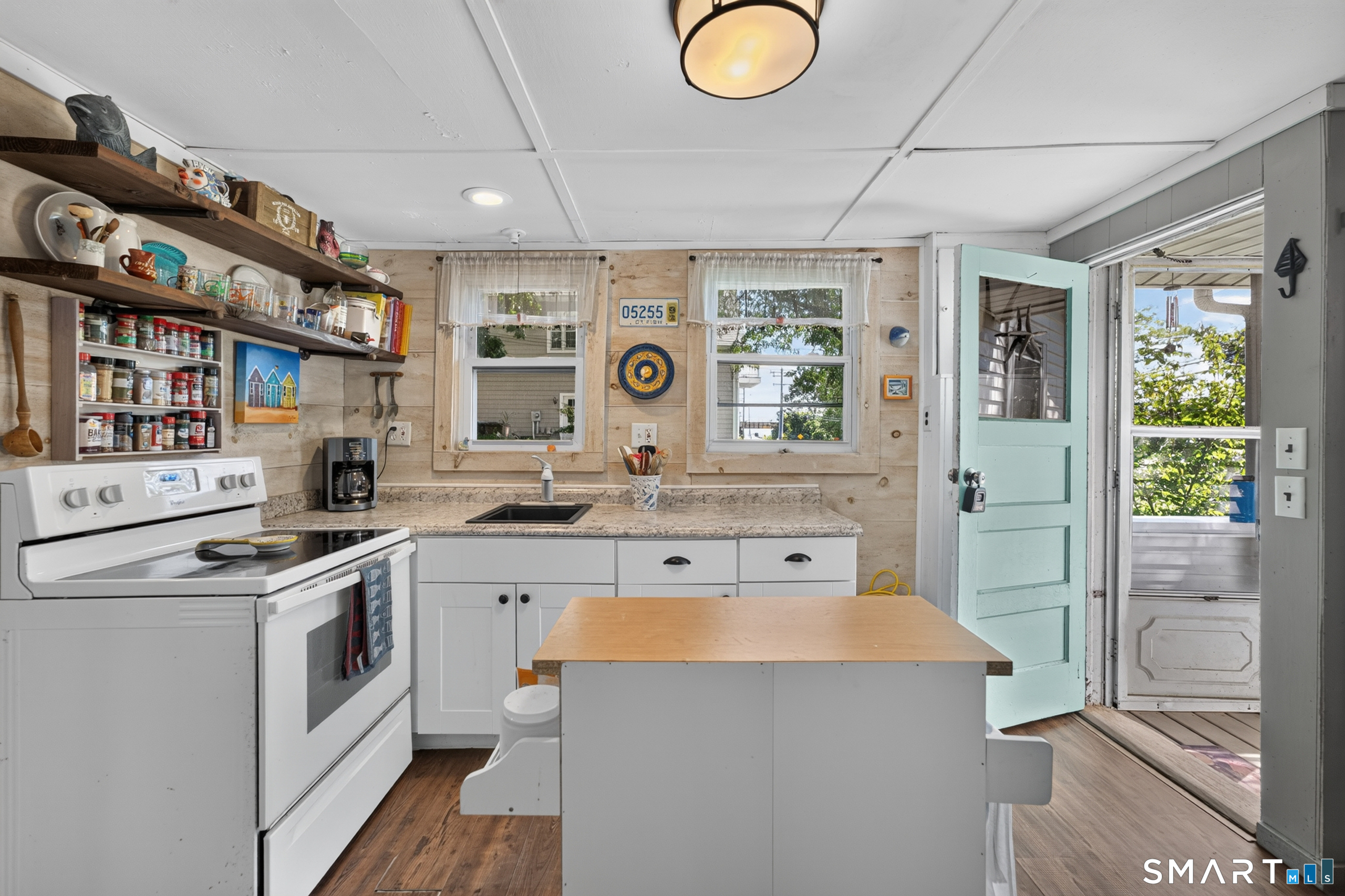 190 Giants Neck Road East Lyme, CT 06357 - Photo 3 of 26 Gallery Image 3
