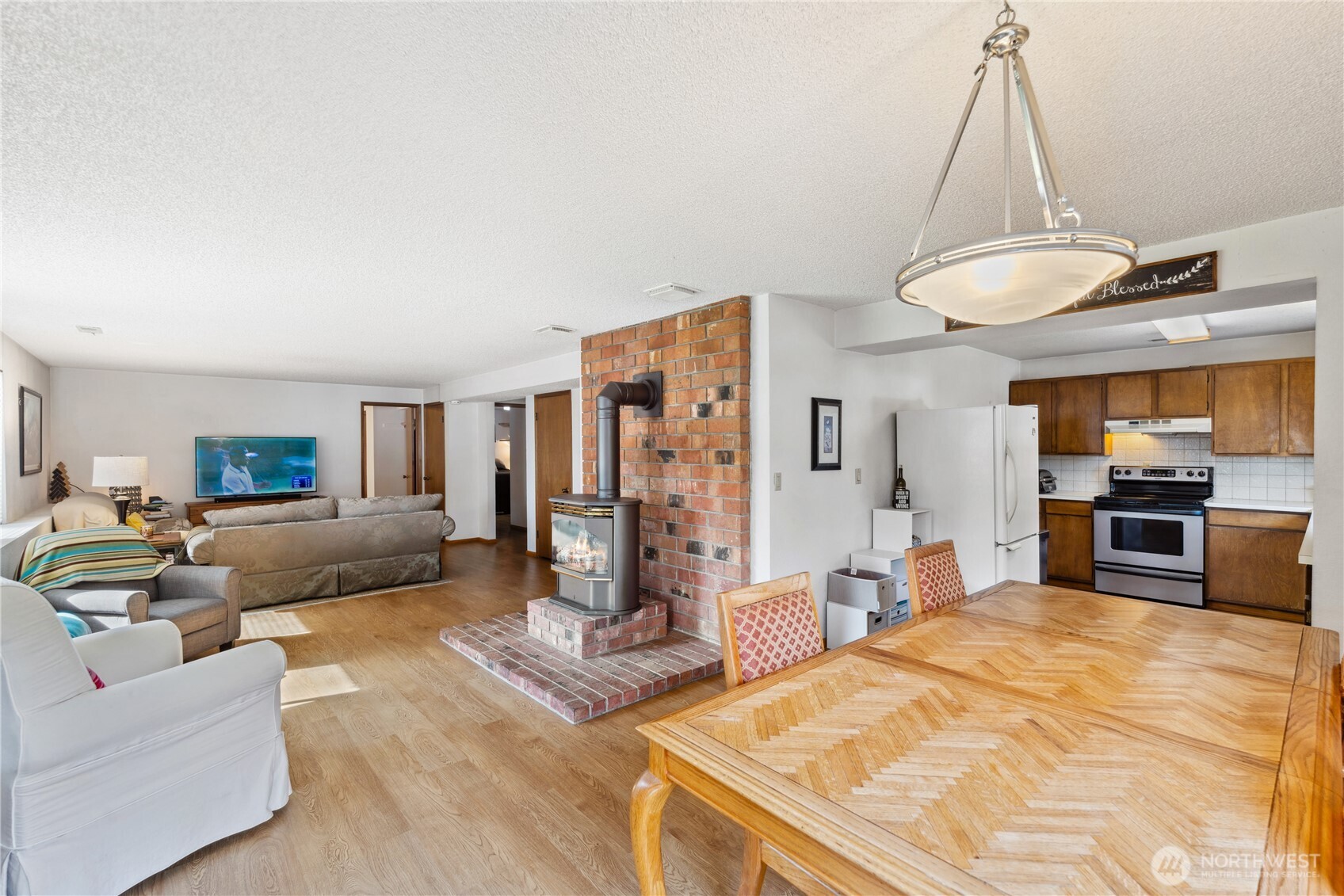 4314 Bryce Drive Anacortes, WA 98221 - Photo 20 of 40 a living room with furniture and kitchen view