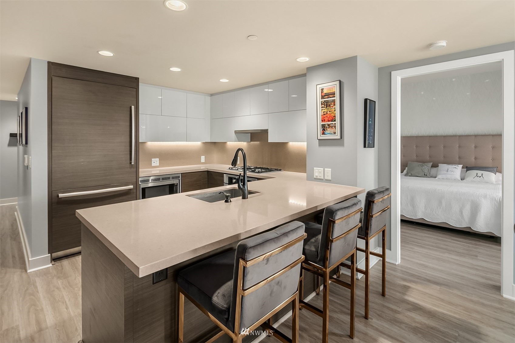 588 Bell Street, Unit 814S Seattle, WA 98121 - Photo 3 of 37