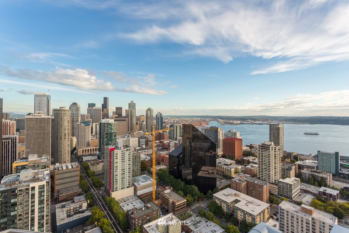 588 Bell Street, Unit 814S Seattle, WA 98121 - Photo 32 of 37 a view of city
