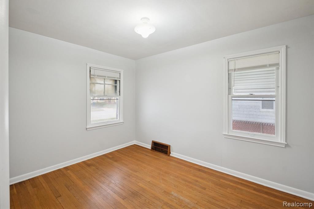 8157 Stephens Center Line, MI 48015 - Photo 10 of 17