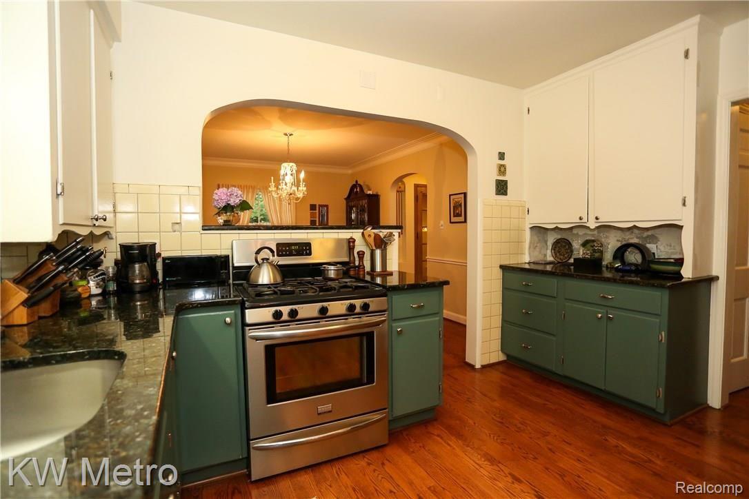 19590 Stratford Road Detroit, MI 48221 - Photo 12 of 38 Stratford-12-2.jpg