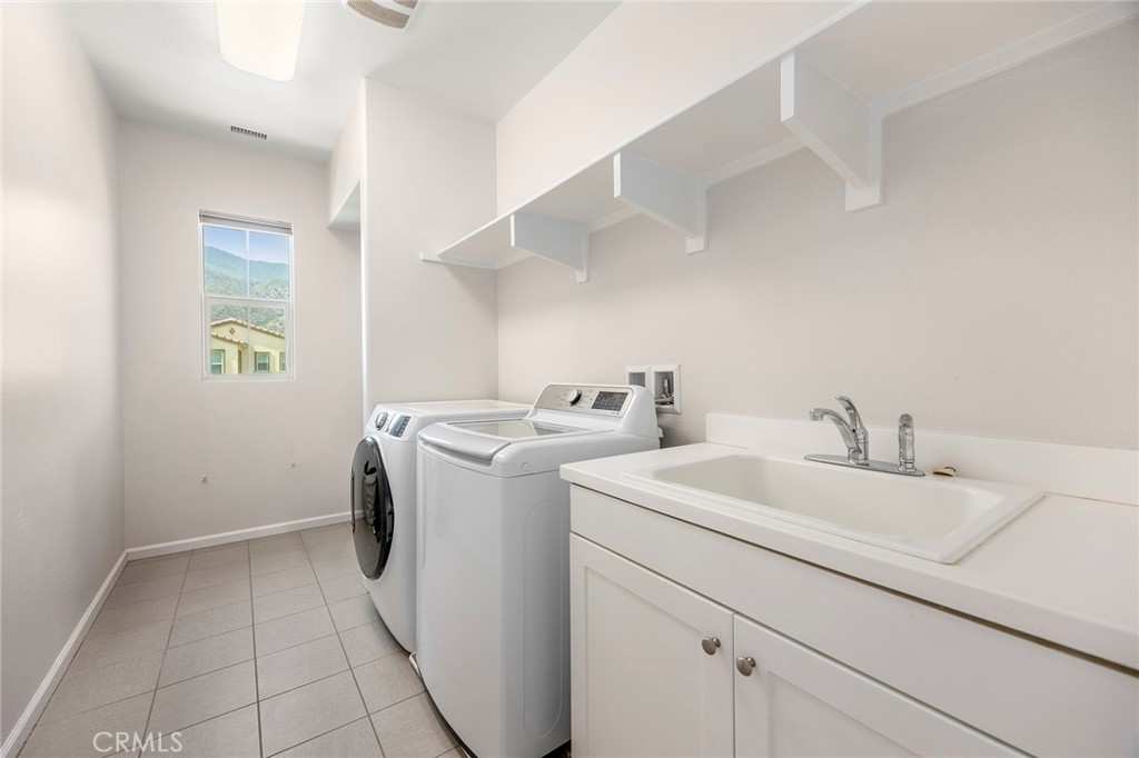 11362 Hutton Road Corona, CA 92883 - Photo 26 of 31 a utility room with dryer and washer