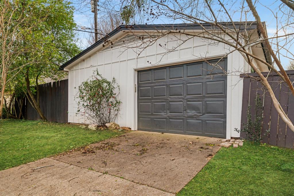 3350 Robin Road Paris, TX 75460 - Photo 21 of 21 a front view of house with a yard