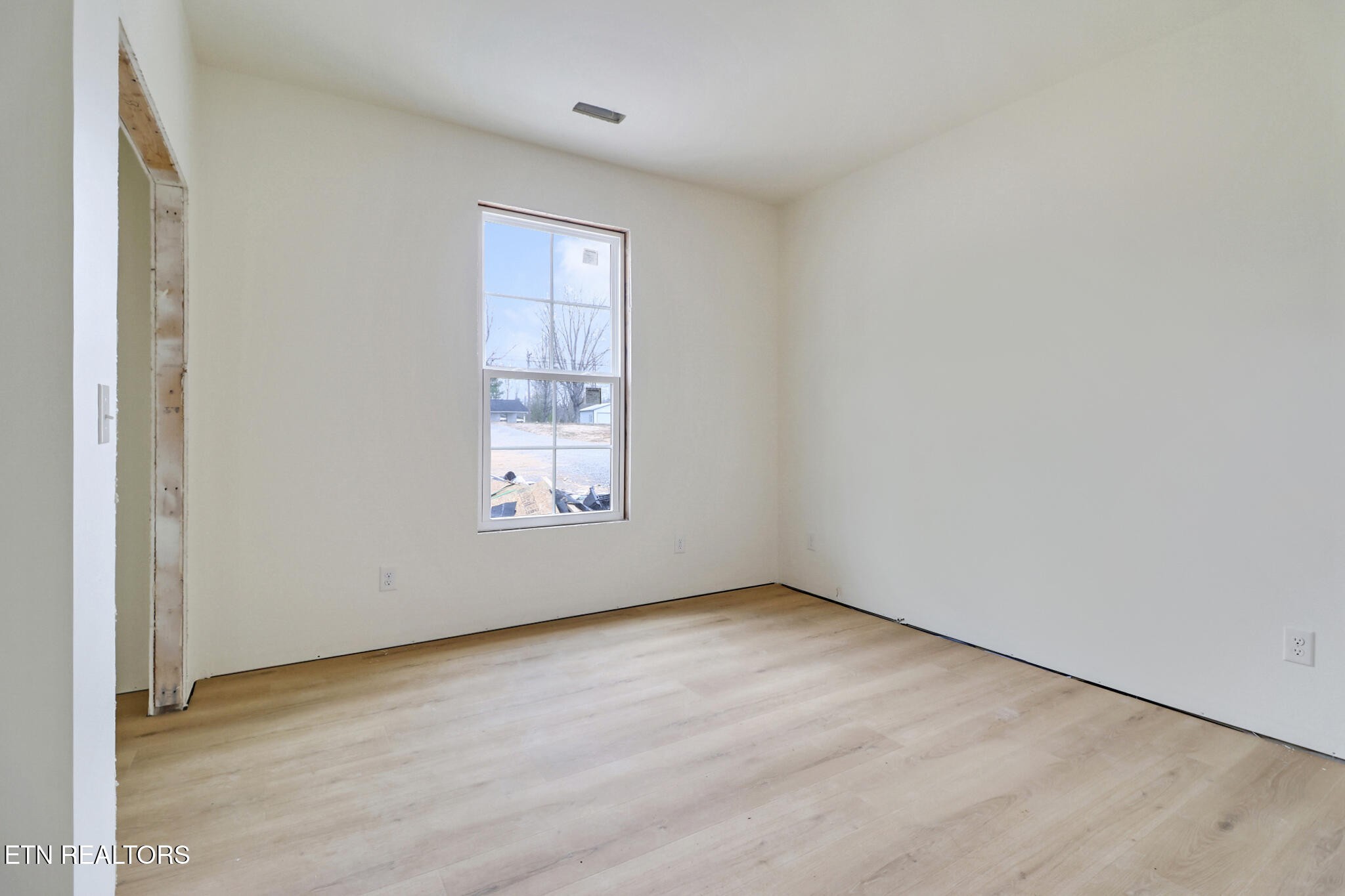 1468 Taylor Place Road Jamestown, TN 38556 - Photo 12 of 27 an empty room with windows