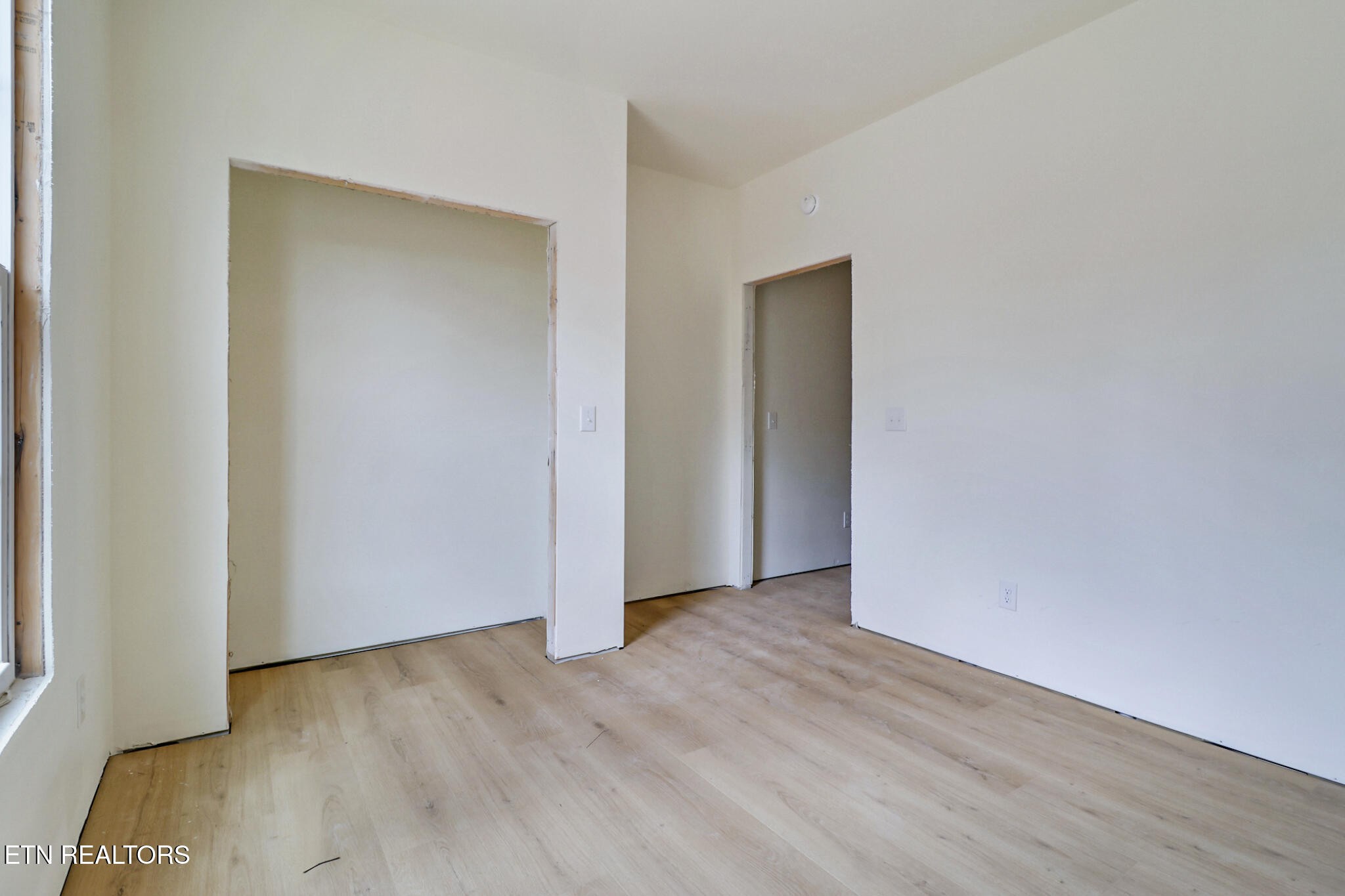 1468 Taylor Place Road Jamestown, TN 38556 - Photo 17 of 27 a view of an empty room with wooden floor and a window
