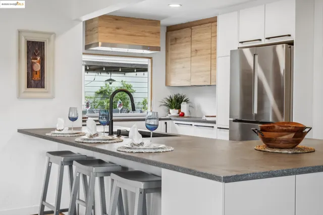 $1,499,000 | 6951 Chambers Drive, Oakland, CA 94611