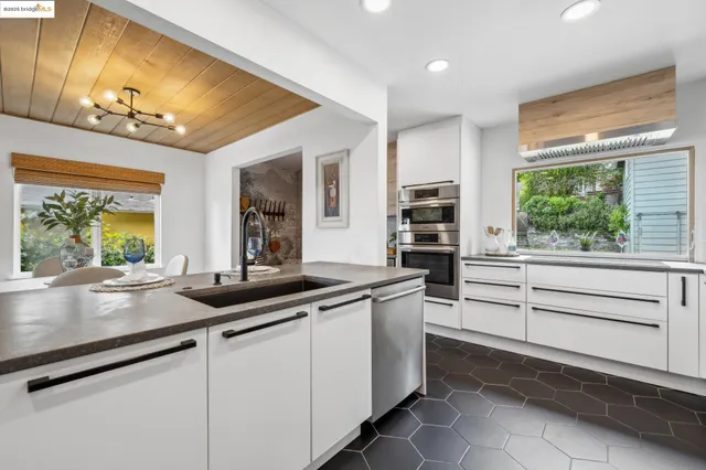 $1,499,000 | 6951 Chambers Drive, Oakland, CA 94611