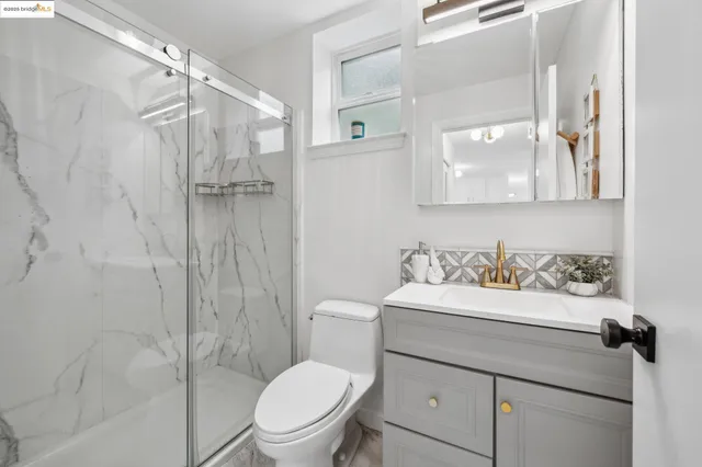 $1,499,000 | 6951 Chambers Drive, Oakland, CA 94611