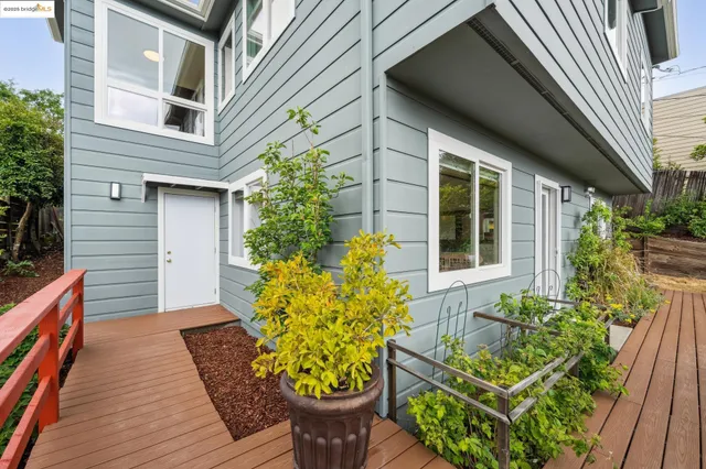 $1,499,000 | 6951 Chambers Drive, Oakland, CA 94611