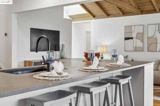 $1,499,000 | 6951 Chambers Drive, Oakland, CA 94611