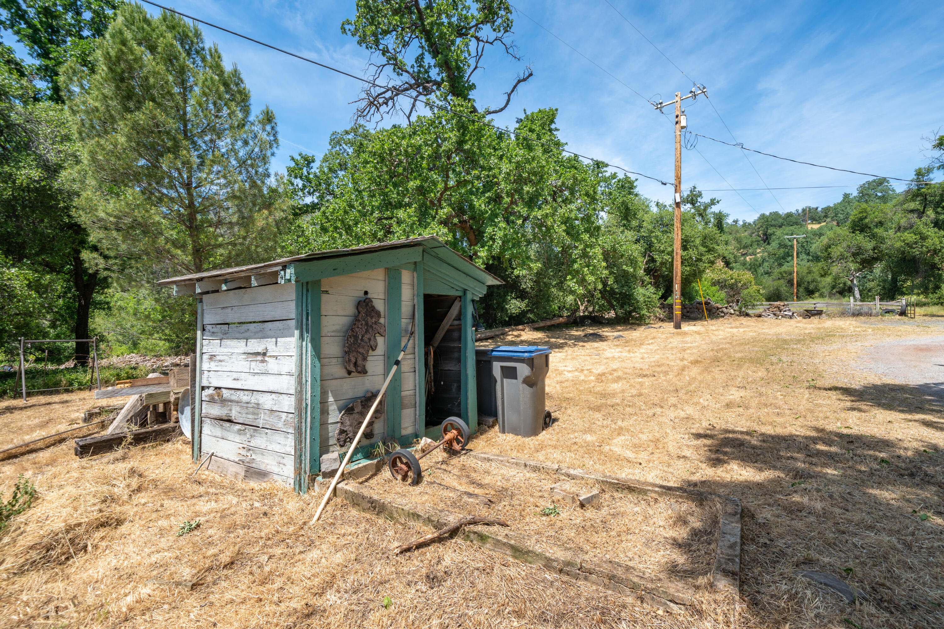 24294 Dersch Road Shingletown, CA 96088 - Photo 12 of 34 a pathway of a house with a yard