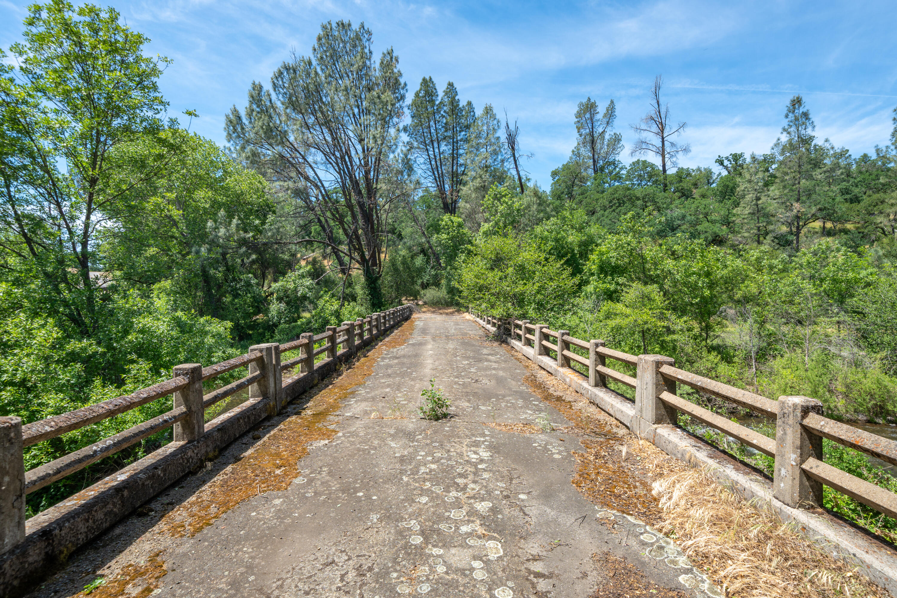 24294 Dersch Road Shingletown, CA 96088 - Photo 13 of 34 a view of a balcony with wooden fence