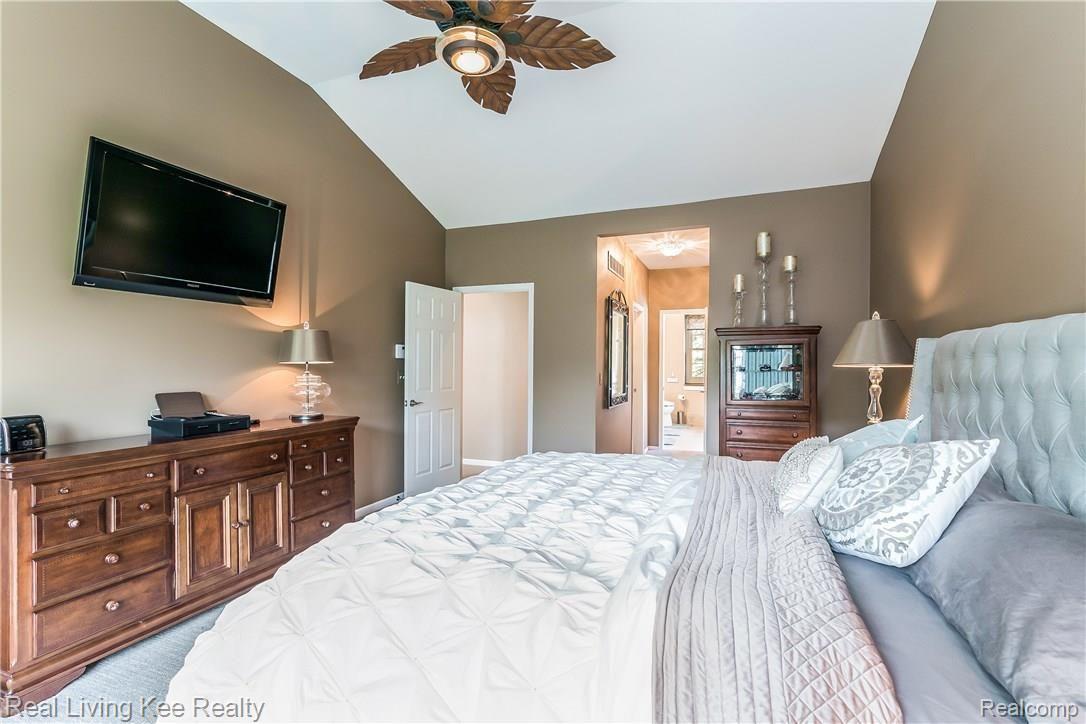 4183 Calumet Drive Rochester, MI 48306 - Photo 15 of 54 015-Master_Bedroom-4183118-large.jpg