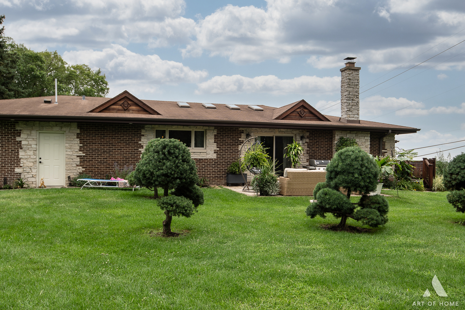 6N654 Harvey Road Medinah, IL 60172 - Photo 44 of 47 a front view of a house with garden