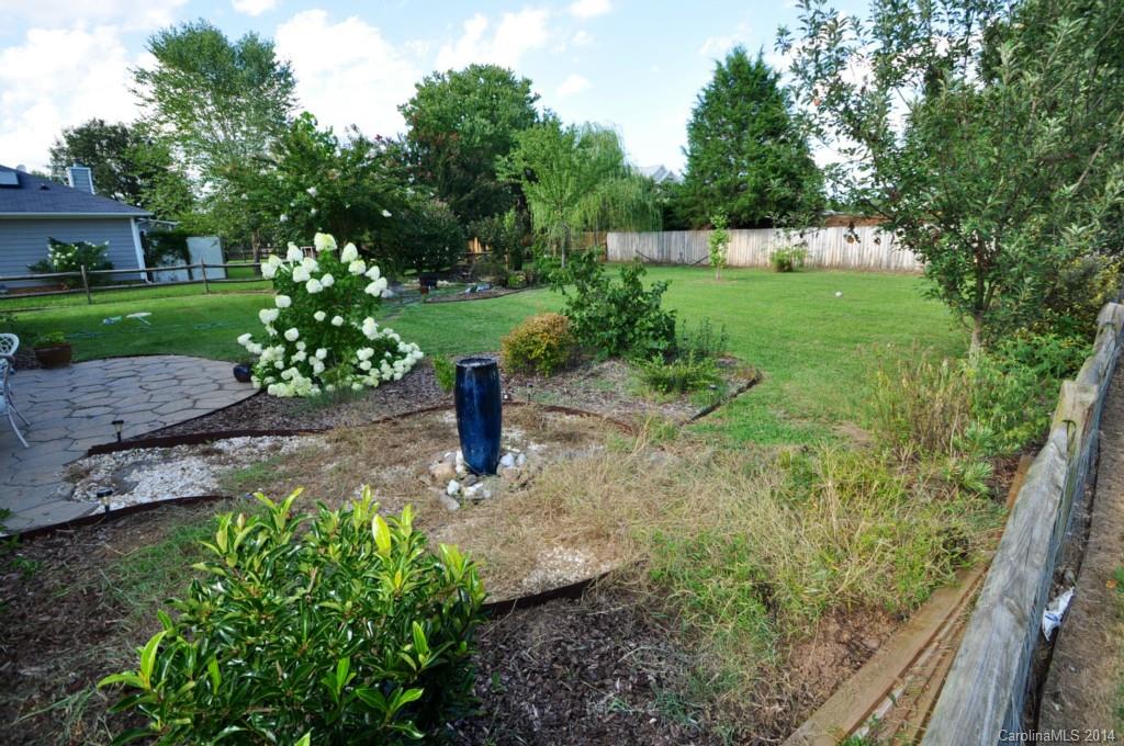 10336 Fairway Ridge Road Charlotte, NC 28277 - Photo 3 of 23 a backyard of a house with lots of green space