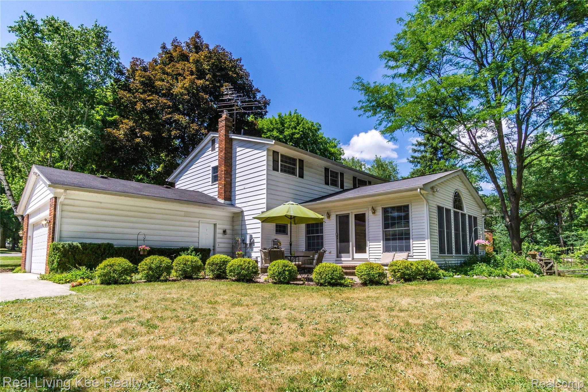 354 Texas Avenue Rochester, MI 48309 - Photo 7 of 62 Exteriors (6 of 11).jpg