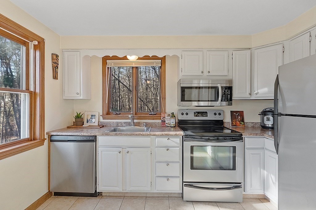 1 General Hobbs Road, Unit 4 Jefferson, MA 01522 - Photo 8 of 18 Gallery Image 8