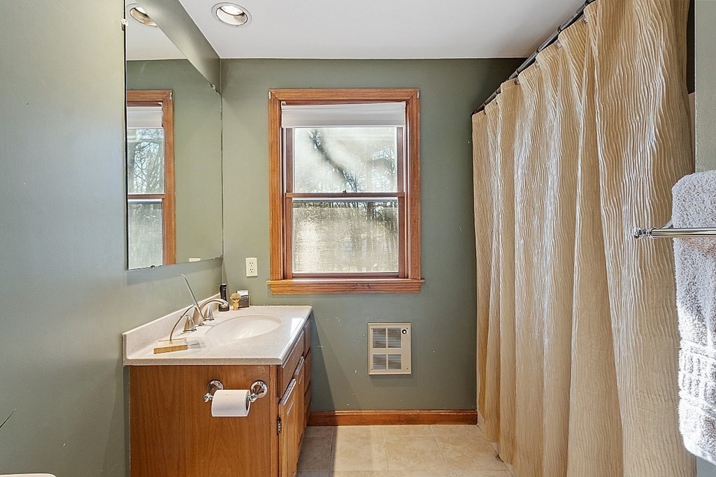 1 General Hobbs Road, Unit 4 Jefferson, MA 01522 - Photo 10 of 18 Gallery Image 10