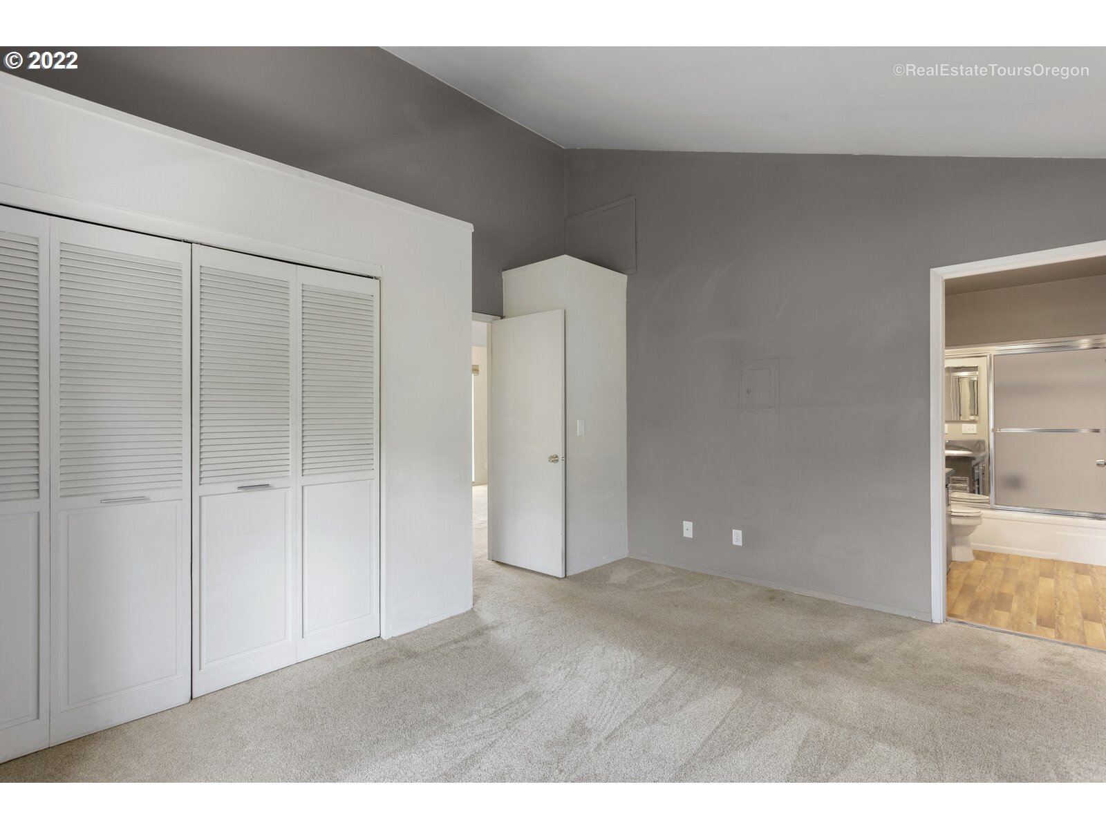 7744 Southwest Barnes Road, Unit A Portland, OR 97225 - Photo 11 of 18 Gallery Image 11