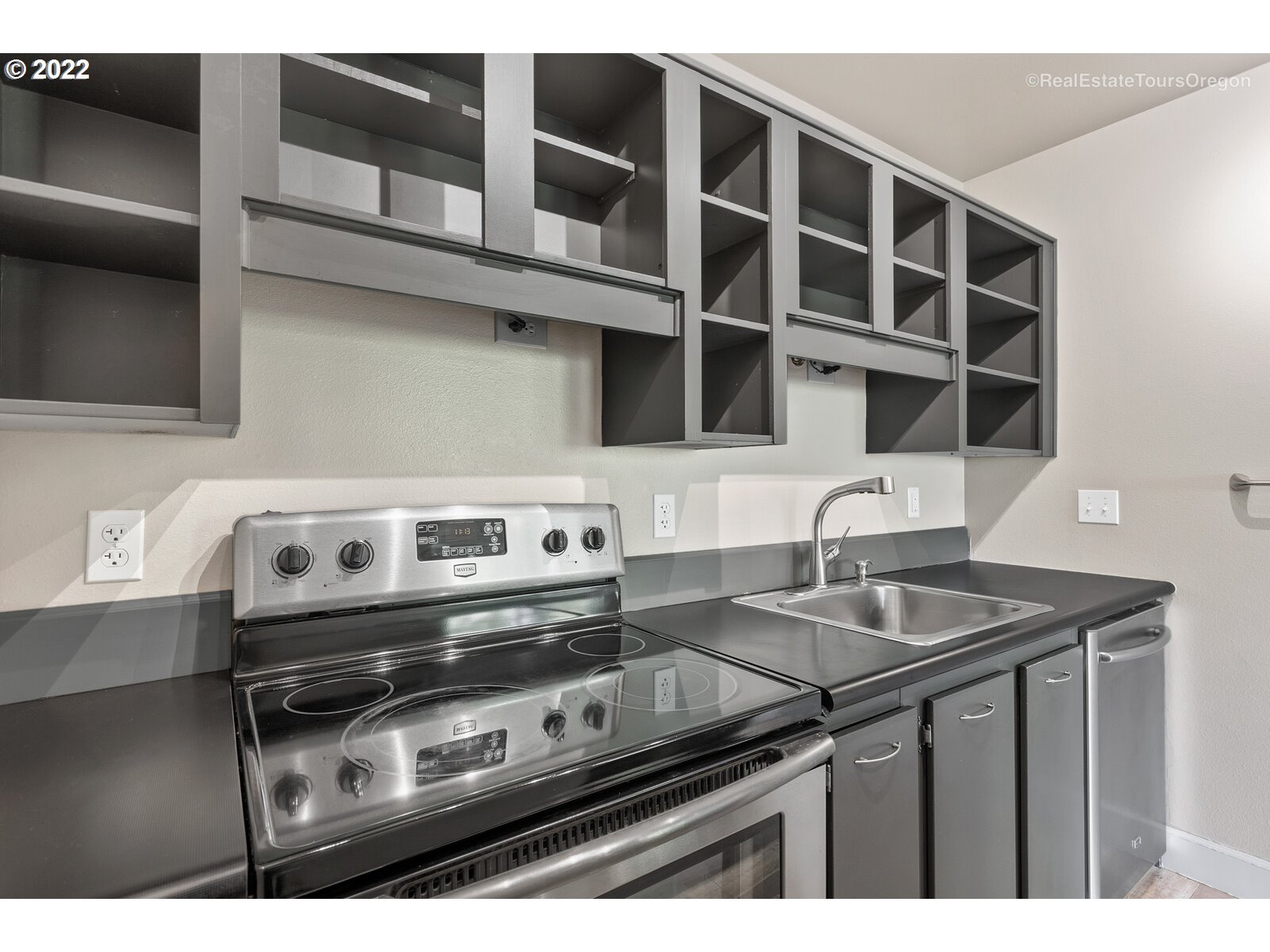 7744 Southwest Barnes Road, Unit A Portland, OR 97225 - Photo 8 of 18 Gallery Image 8