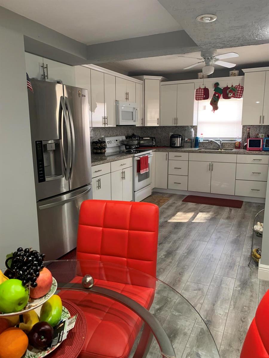 1883 Abbey Road, Unit 22A West Palm Beach, FL 33415 - Photo 19 of 23 998561A4-9423-44D8-B33C-CA7672AC079F