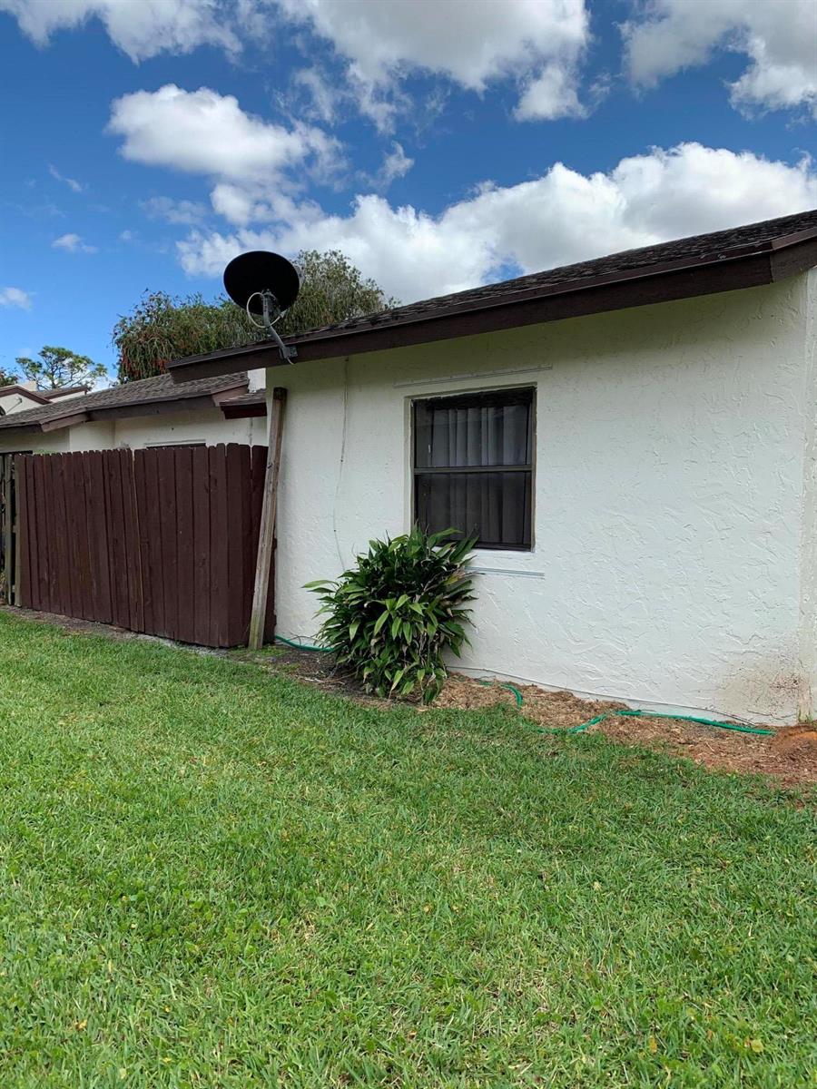 1883 Abbey Road, Unit 22A West Palm Beach, FL 33415 - Photo 5 of 23 285815FF-BA99-4293-AC44-5457D2DA408B