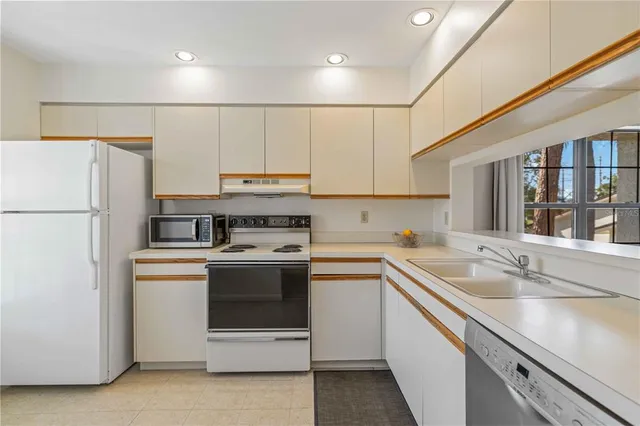 $258,000 | 4727 Winslow Beacon, Unit 10, Sarasota, FL 34235