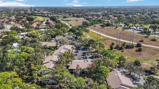 $258,000 | 4727 Winslow Beacon, Unit 10, Sarasota, FL 34235