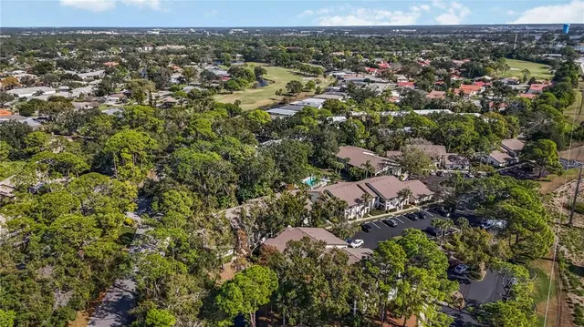 $258,000 | 4727 Winslow Beacon, Unit 10, Sarasota, FL 34235