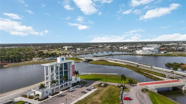$258,000 | 4727 Winslow Beacon, Unit 10, Sarasota, FL 34235