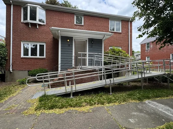 $3,000 | 15-17 Belmont Road, Unit 2, Brookline, MA 02467