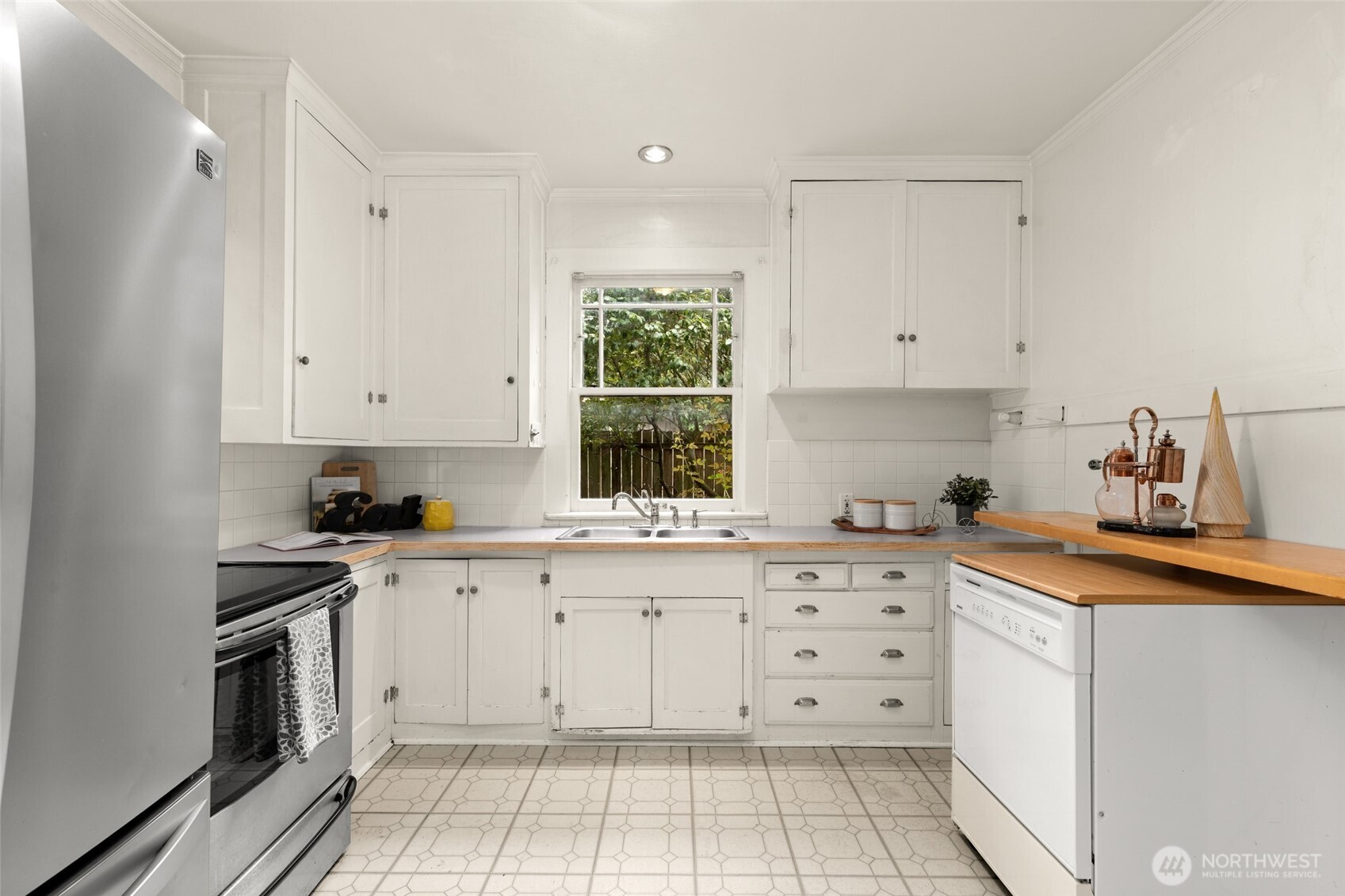 119 North 83rd Street Seattle, WA 98103 - Photo 8 of 25