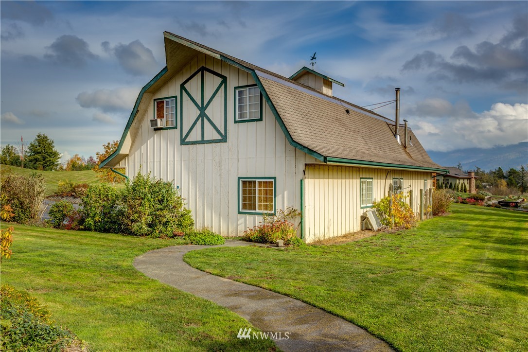 6460 Everson Goshen Road Everson, WA 98247 - Photo 30 of 37 a front view of house with yard