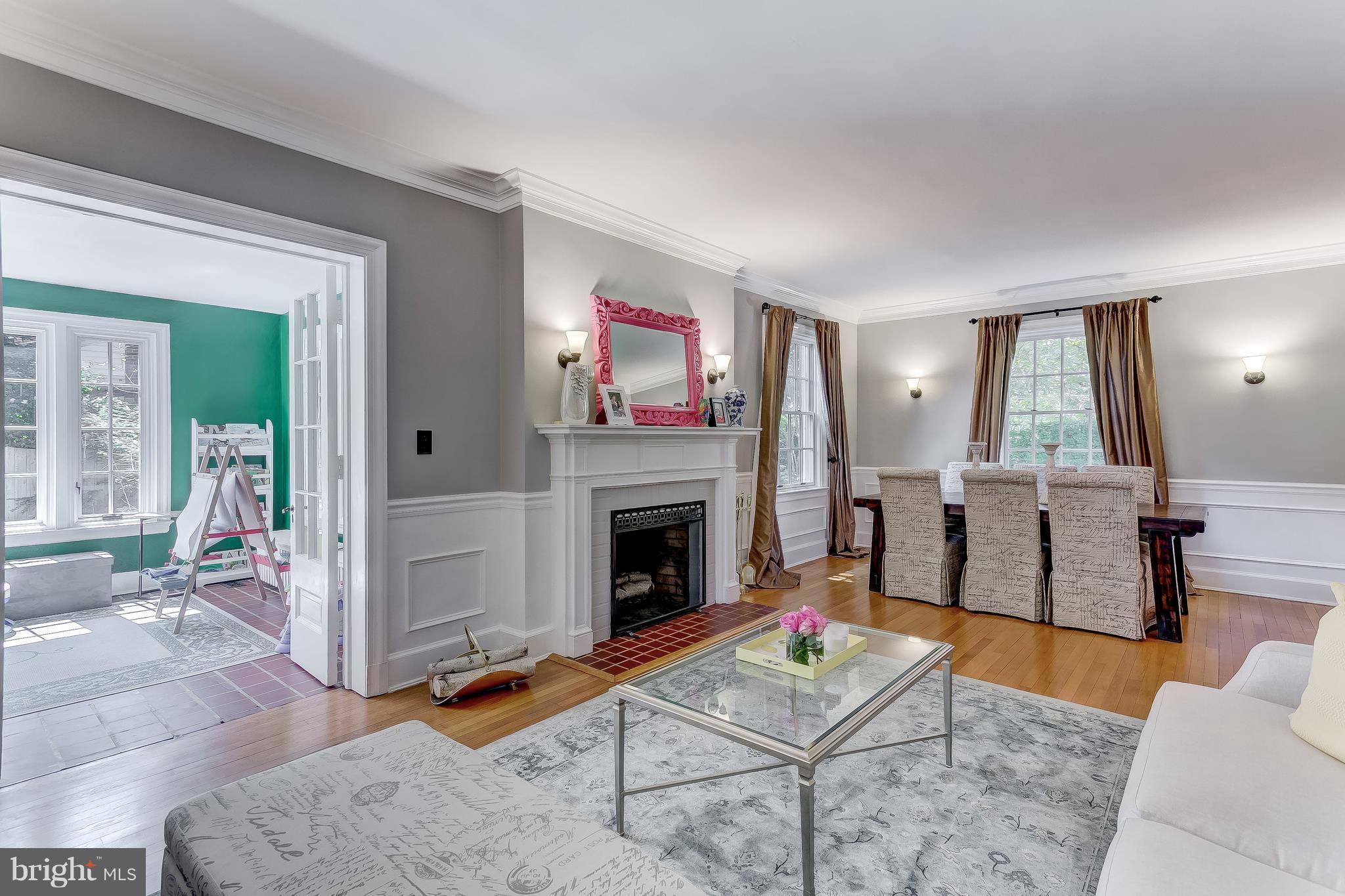7117 York Road Baltimore, MD 21212 - Photo 7 of 29 Living Room